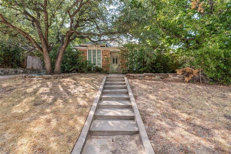 1901 Wedgewood Drive, Grand Prairie TX 75050