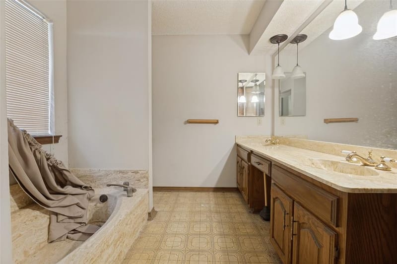1901 Wedgewood Drive, Grand Prairie TX 75050 - Photo 20