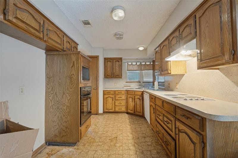 1901 Wedgewood Drive, Grand Prairie TX 75050 - Photo 11
