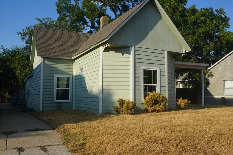 127 E Hull Street, Denison TX 75021 - Photo 2