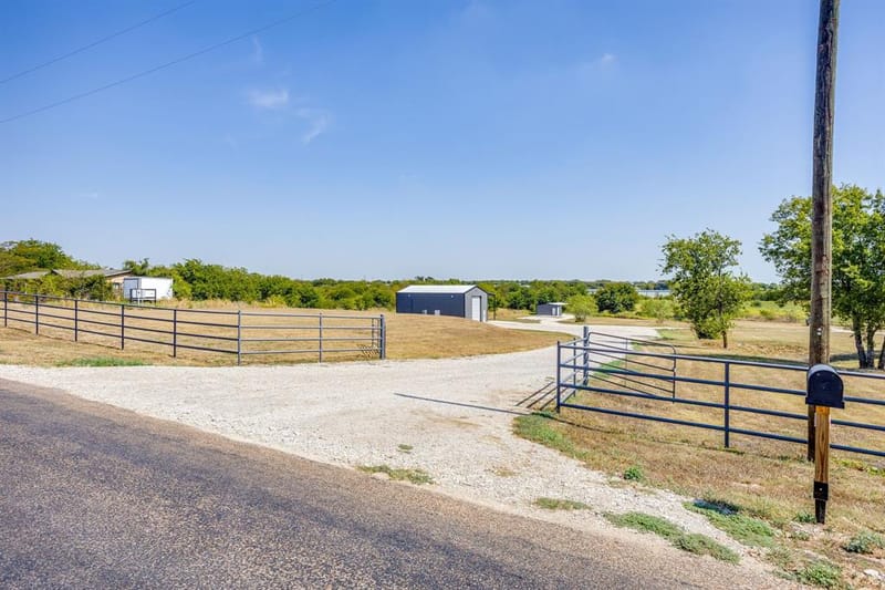 9210 County Road 1229, Godley TX 76044 - Photo 4