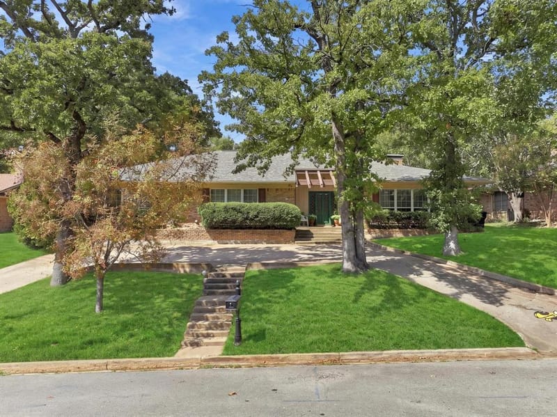 609 Ambassador Street, Denison TX 75020