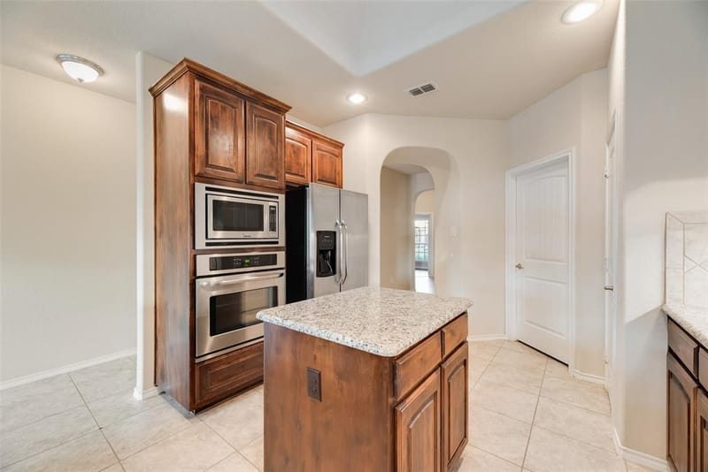 18 Auburn Drive, Edgecliff Village TX 76134 - Photo 6