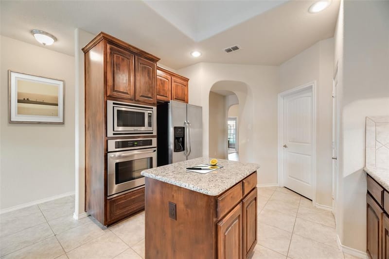 18 Auburn Drive, Edgecliff Village TX 76134 - Photo 7