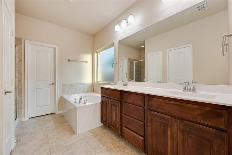18 Auburn Drive, Edgecliff Village TX 76134 - Photo 35
