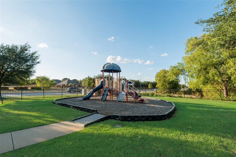18 Auburn Drive, Edgecliff Village TX 76134 - Photo 39