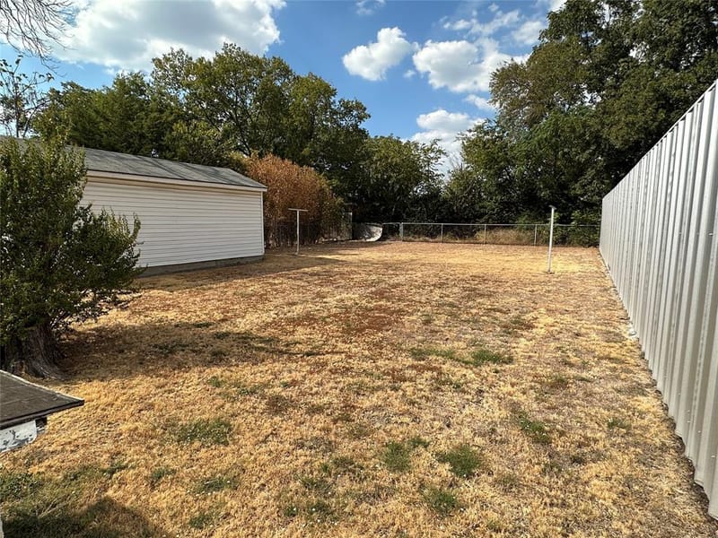 7519 Red Bud Drive, Dallas TX 75227 - Photo 10