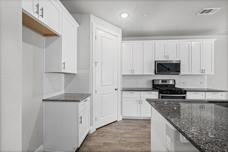 905 Suma Drive, Euless TX 76040 - Photo 9