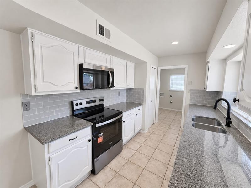 4201 Ireland Drive, The Colony TX 75056 - Photo 5