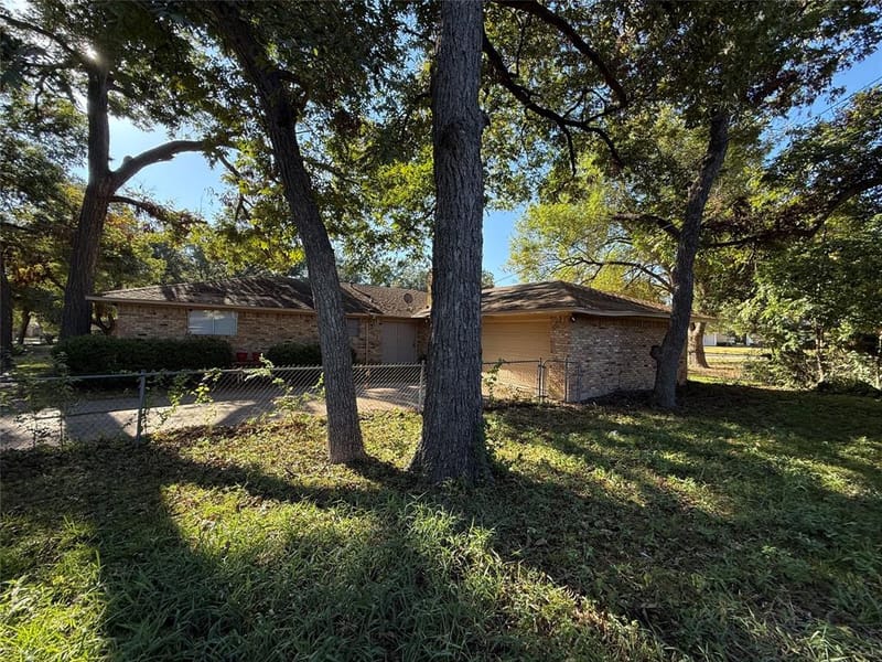 301 Lakewood Drive, DeSoto TX 75115 - Photo 6