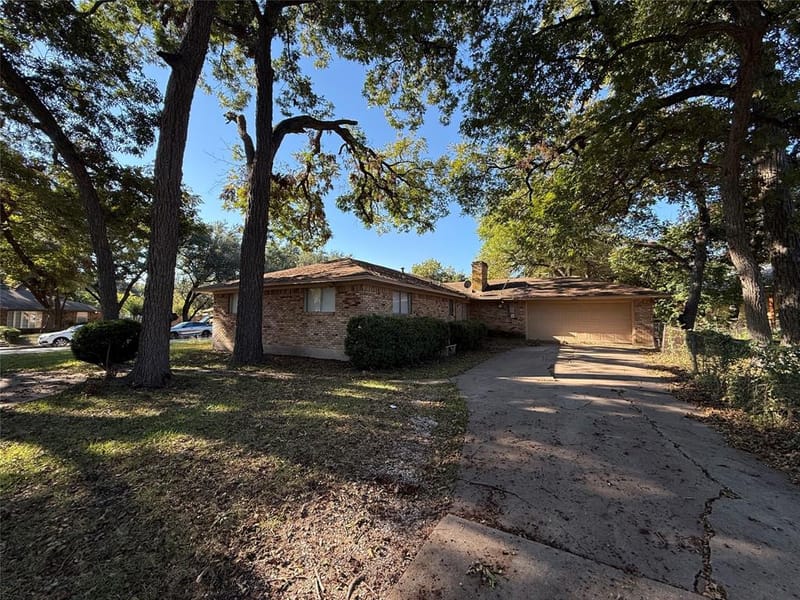 301 Lakewood Drive, DeSoto TX 75115 - Photo 4