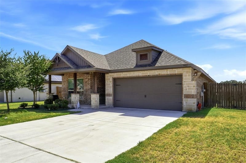 952 Sam Street, Springtown TX 76082 - Photo 3