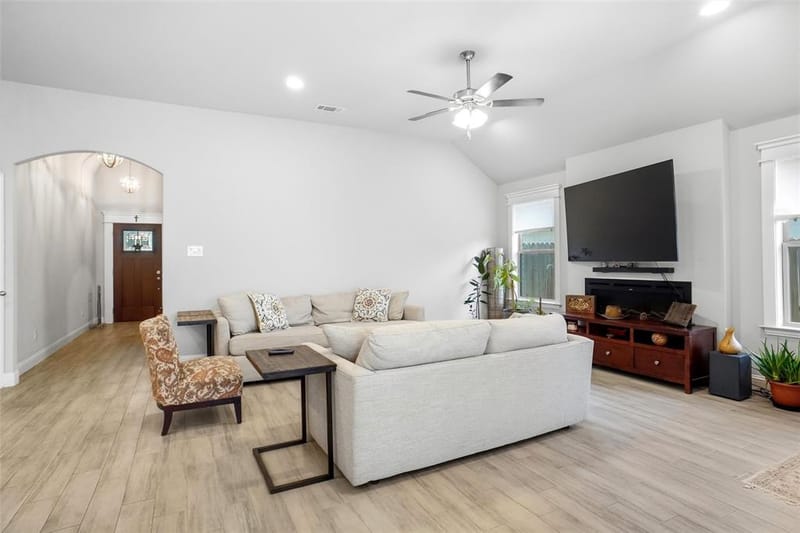 952 Sam Street, Springtown TX 76082 - Photo 9