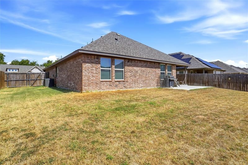 952 Sam Street, Springtown TX 76082 - Photo 40