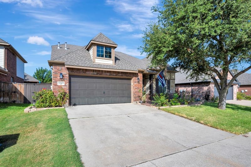 12509 Outlook Avenue, Fort Worth TX 76244 - Photo 2