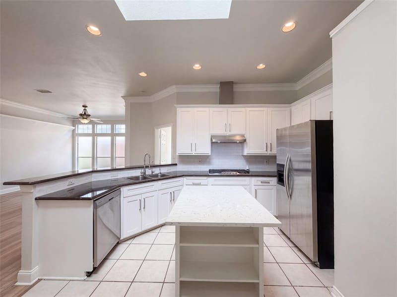 8703 Stonecrest Drive, Irving TX 75063 - Photo 6