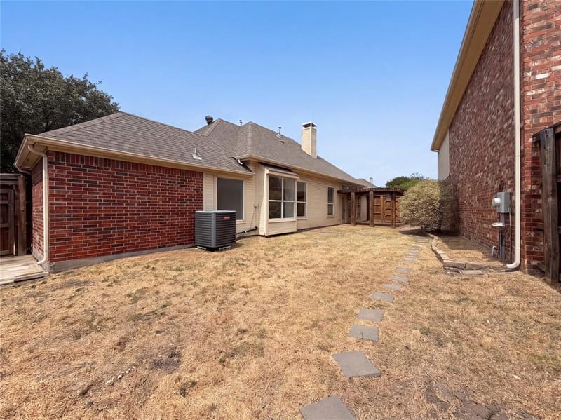 8703 Stonecrest Drive, Irving TX 75063 - Photo 5