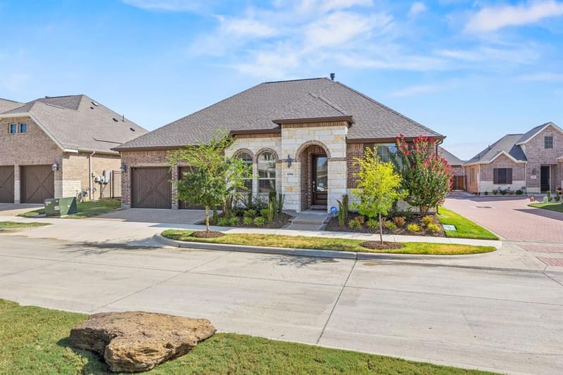 4709 Kings Garden Parkway, Arlington TX 76005 - Photo 2