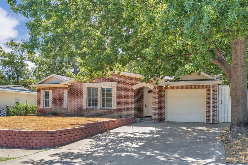 1314 E Lovers Lane, Arlington TX 76010 - Photo 2