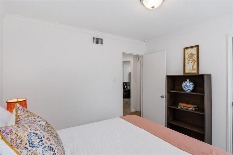 1314 E Lovers Lane, Arlington TX 76010 - Photo 33