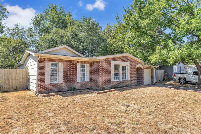 1314 E Lovers Lane, Arlington TX 76010 - Photo 4