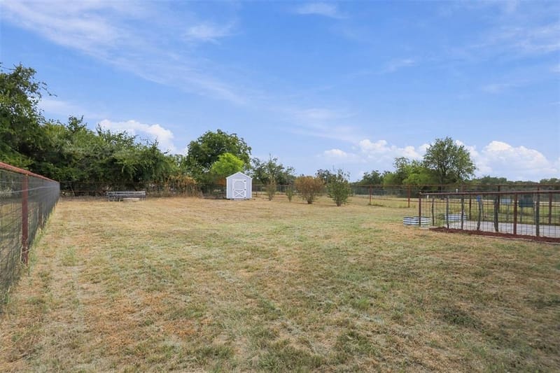 108 Chisolm Trail Court, Springtown TX 76082 - Photo 26