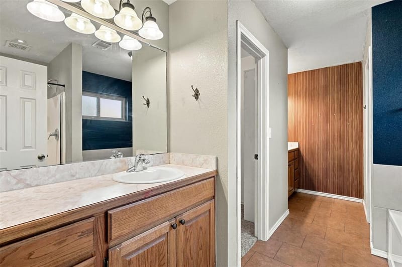 108 Chisolm Trail Court, Springtown TX 76082 - Photo 22