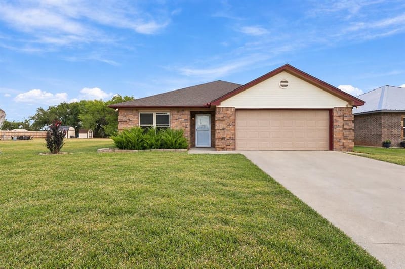 108 Chisolm Trail Court, Springtown TX 76082 - Photo 3
