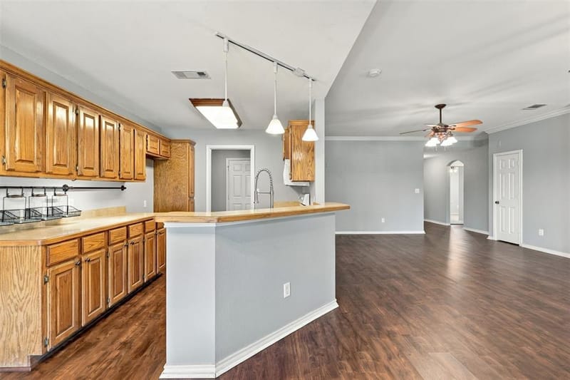 108 Chisolm Trail Court, Springtown TX 76082 - Photo 15