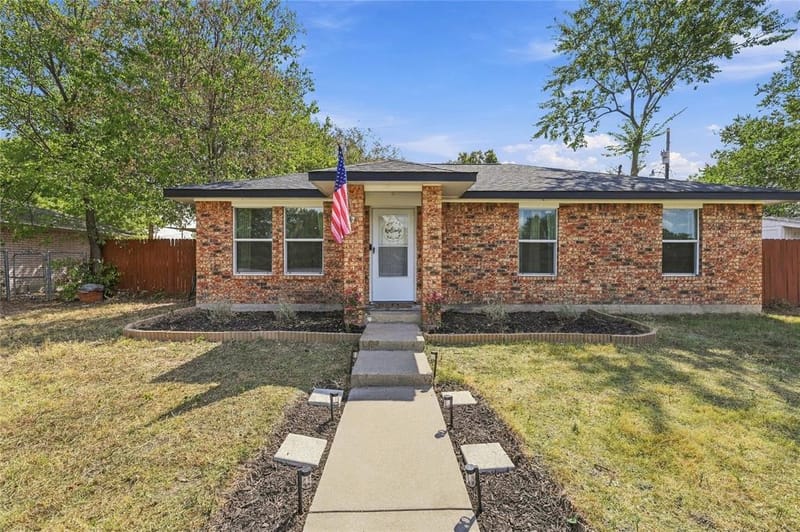 900 N Grand Avenue, Waxahachie TX 75165 - Photo 3