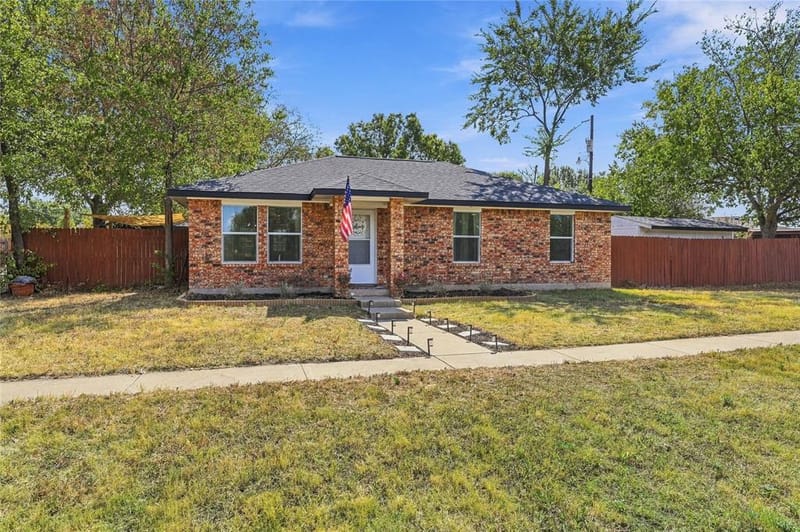 900 N Grand Avenue, Waxahachie TX 75165