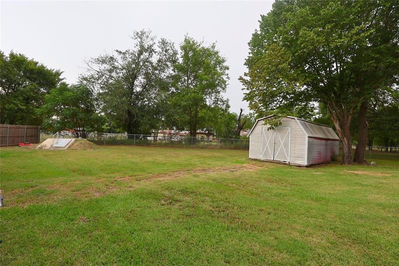 210 Hopkins, Alba TX 75410 - Photo 34