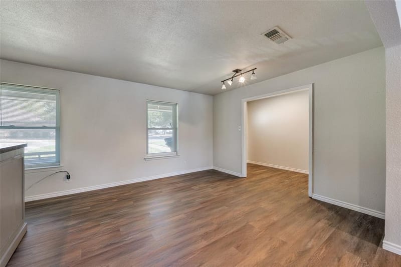 2400 W Lavender Lane, Arlington TX 76013 - Photo 6