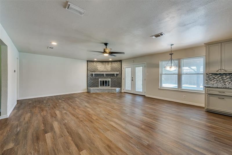 2400 W Lavender Lane, Arlington TX 76013 - Photo 7