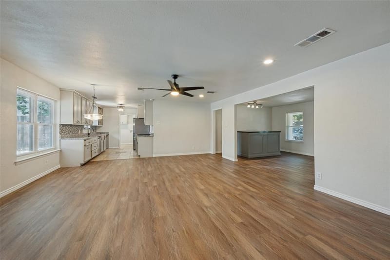 2400 W Lavender Lane, Arlington TX 76013 - Photo 11