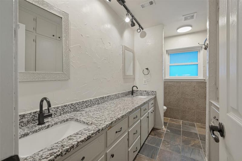 2400 W Lavender Lane, Arlington TX 76013 - Photo 19