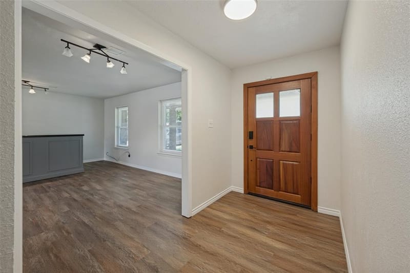 2400 W Lavender Lane, Arlington TX 76013 - Photo 4
