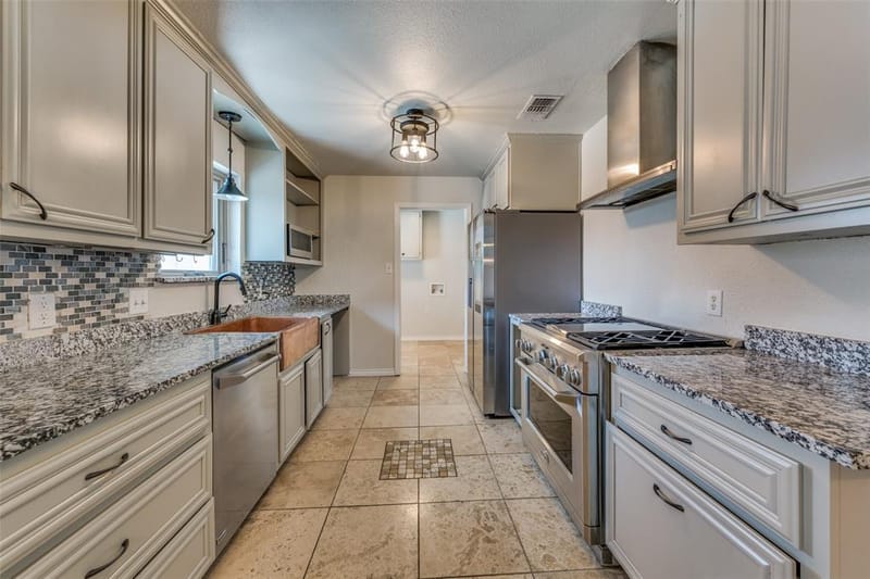 2400 W Lavender Lane, Arlington TX 76013 - Photo 8
