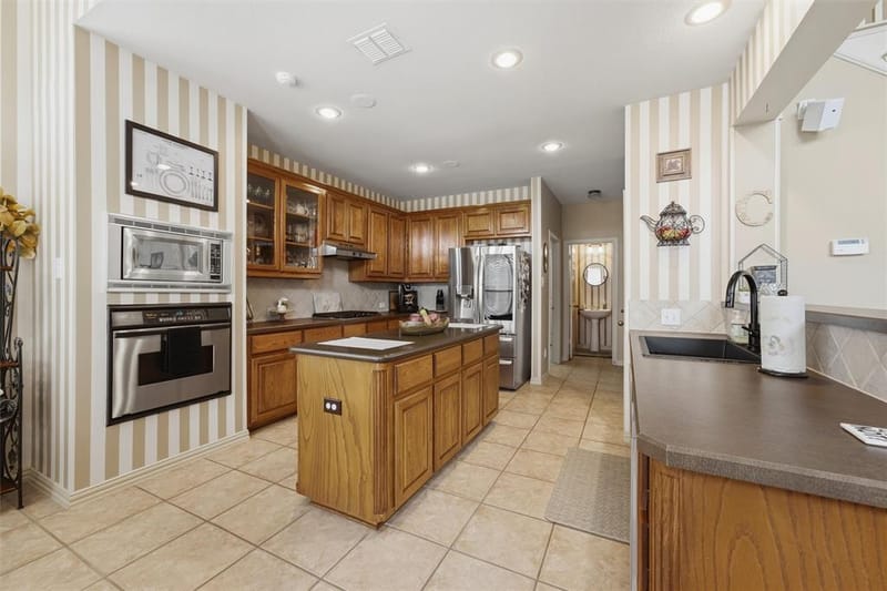 4214 Calloway Drive, Mansfield TX 76063 - Photo 8