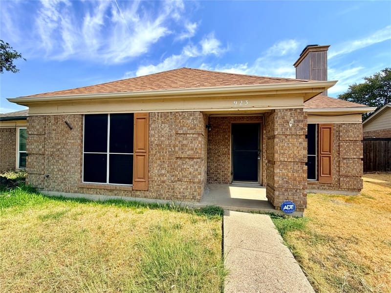 923 Binbrook Drive, Mesquite TX 75149 - Photo 2