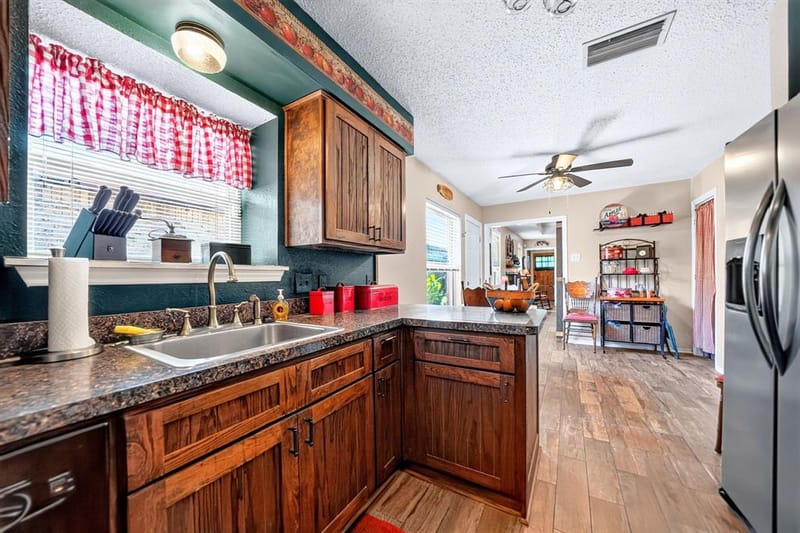 240 Dewey Court, Irving TX 75060 - Photo 12