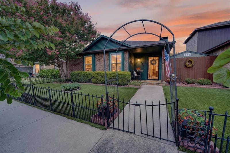 240 Dewey Court, Irving TX 75060