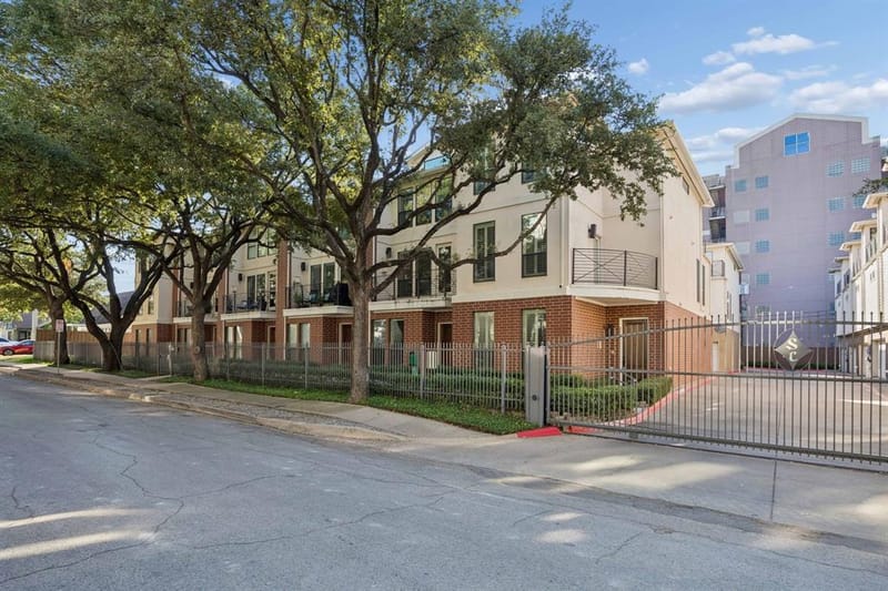 2606 Shelby Avenue # 102, Dallas TX 75219 - Photo 26