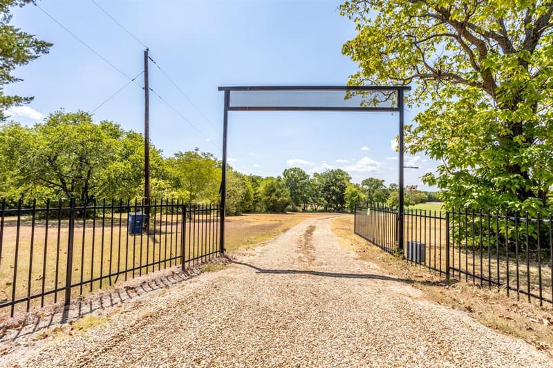2300 W MAIN Street, Lancaster TX 75146 - Photo 2