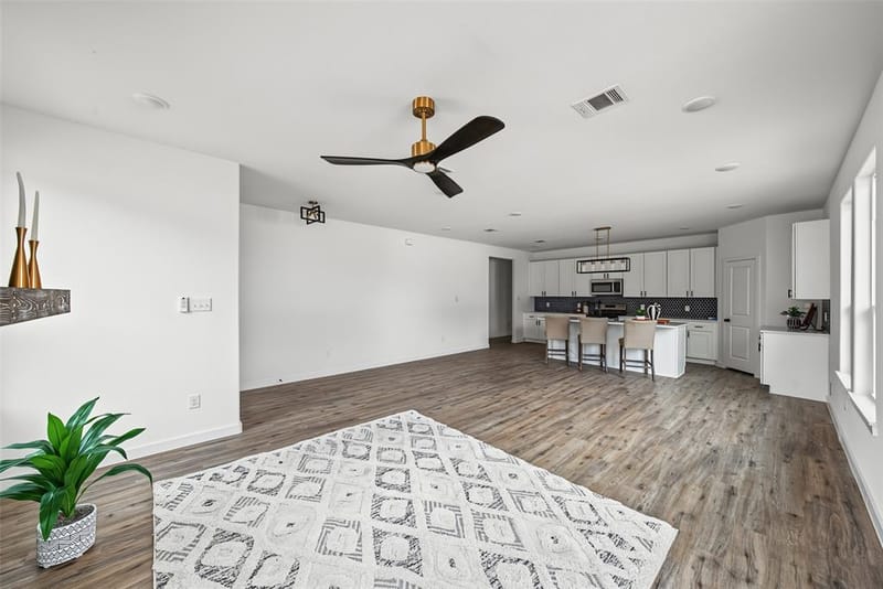5822 Stonegate Circle, Granbury TX 76048 - Photo 2