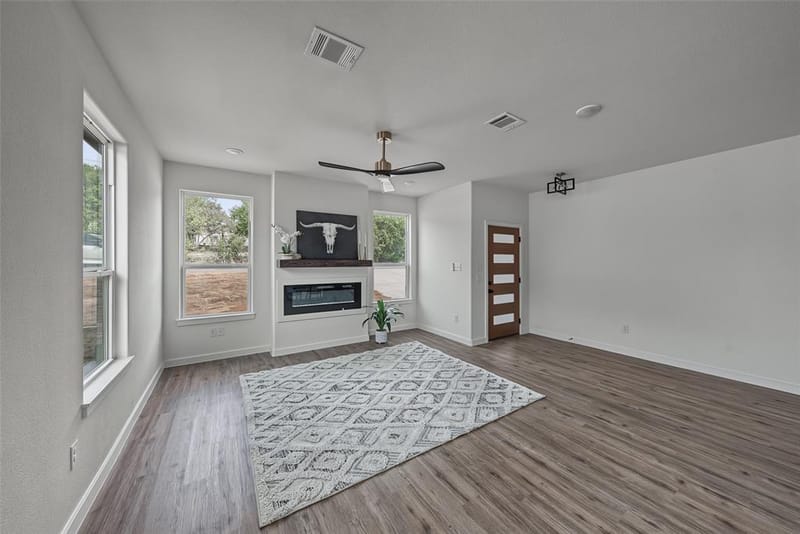 5822 Stonegate Circle, Granbury TX 76048 - Photo 4