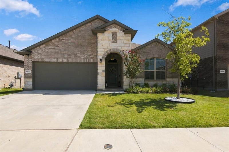 15532 Halstead Lane, Fort Worth TX 76247 - Photo 2