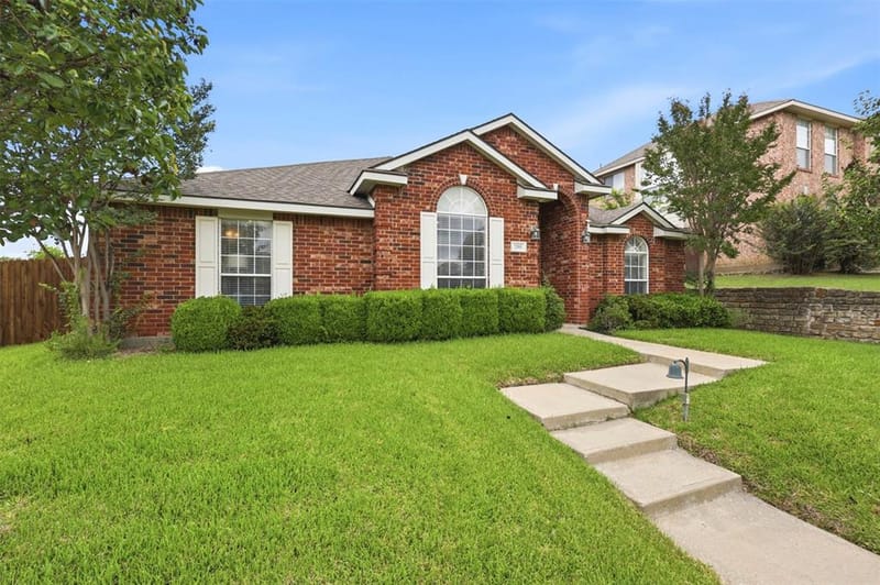 2501 Saddlehorn Drive, Mesquite TX 75181 - Photo 2