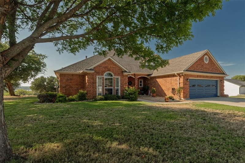 115 Lakeview Drive, Runaway Bay TX 76426