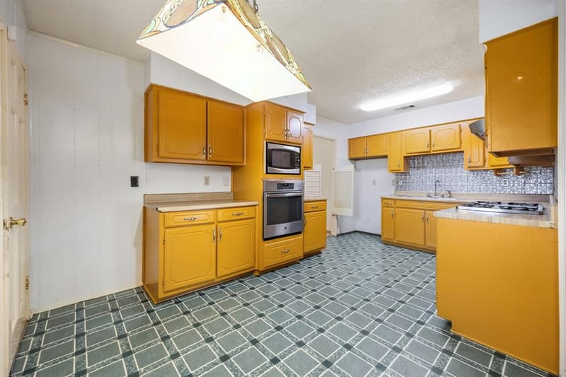 7235 Vecino Drive, Dallas TX 75241 - Photo 14